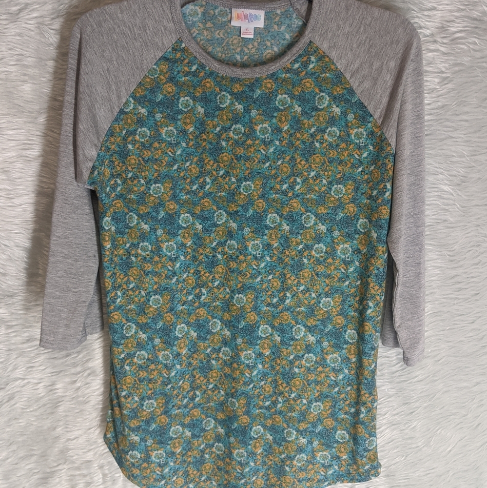 ☀️3/$15 Lularoe tee --size small
